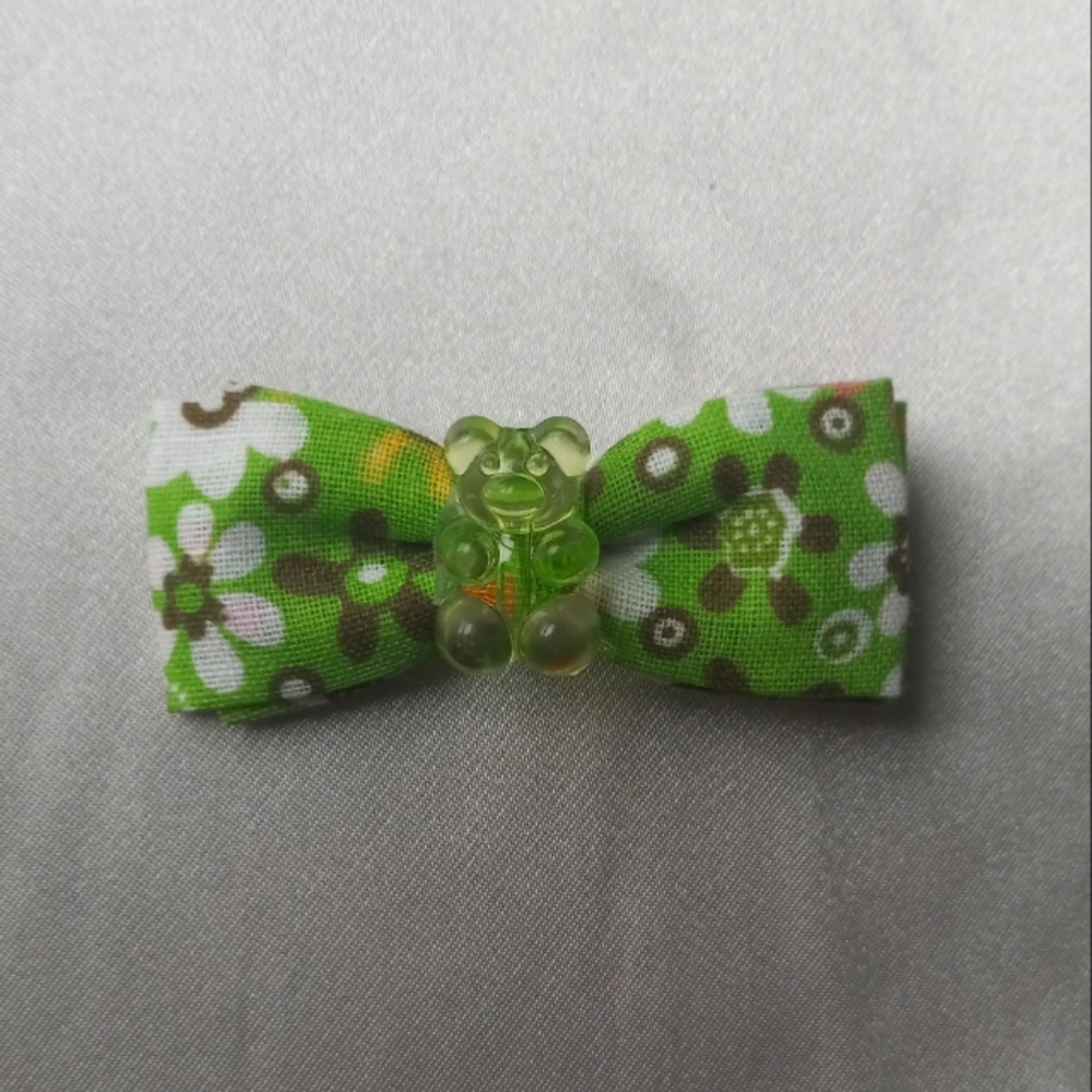 Green Gummybear Bow!!